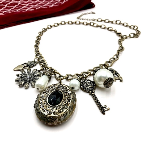 Jewelry - Silver Tone Statement Necklace​​